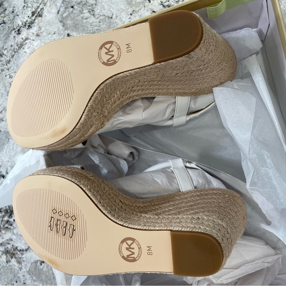BRAND NEW-IN BOX Michael Kors Annie wedges in Optic White- size 8 - Picture 2 of 9